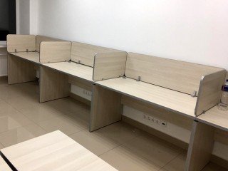 Офисная мебель для персонала: столы с перегороками